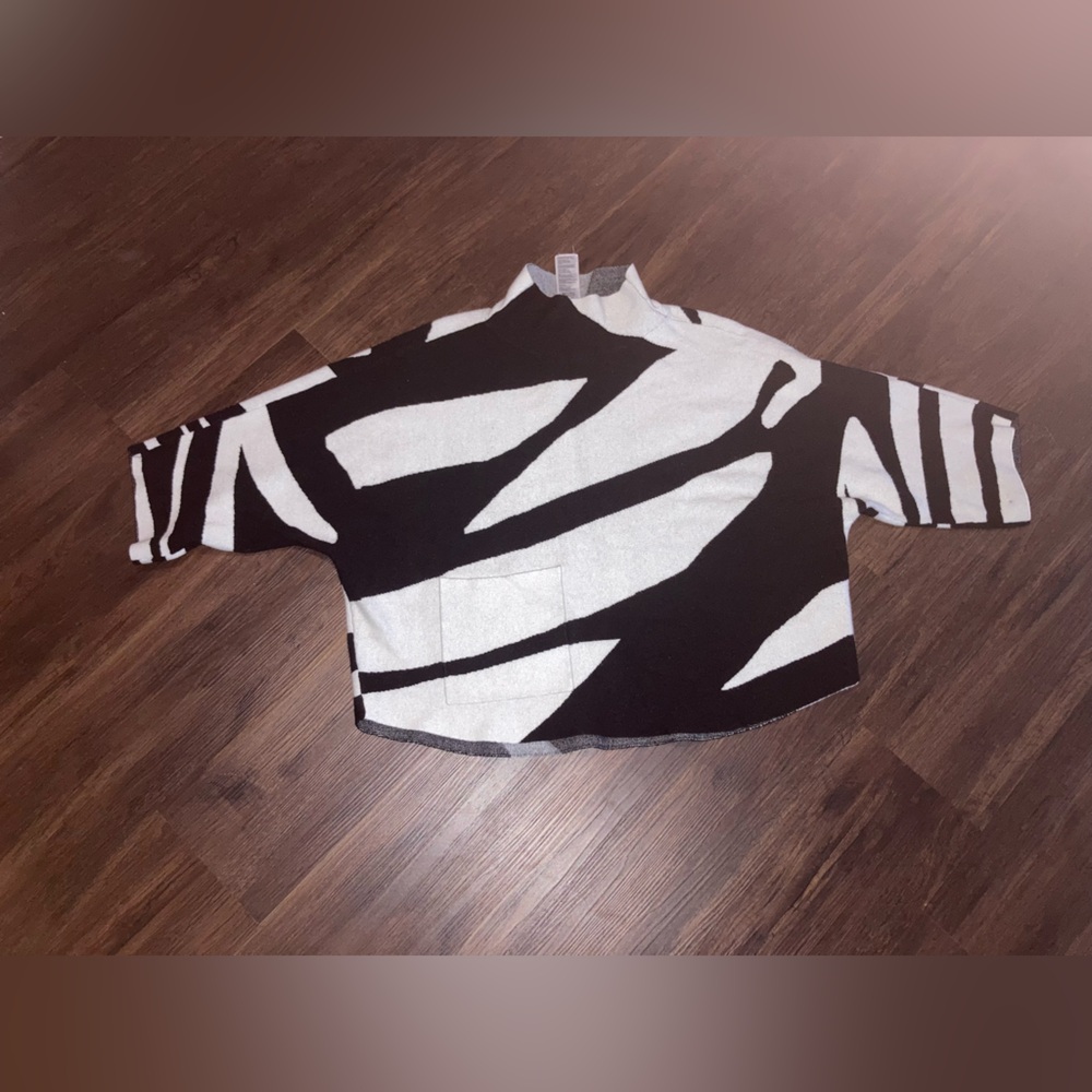 Joseph Ribkoff women’s Black and White zebra long sleeve size m